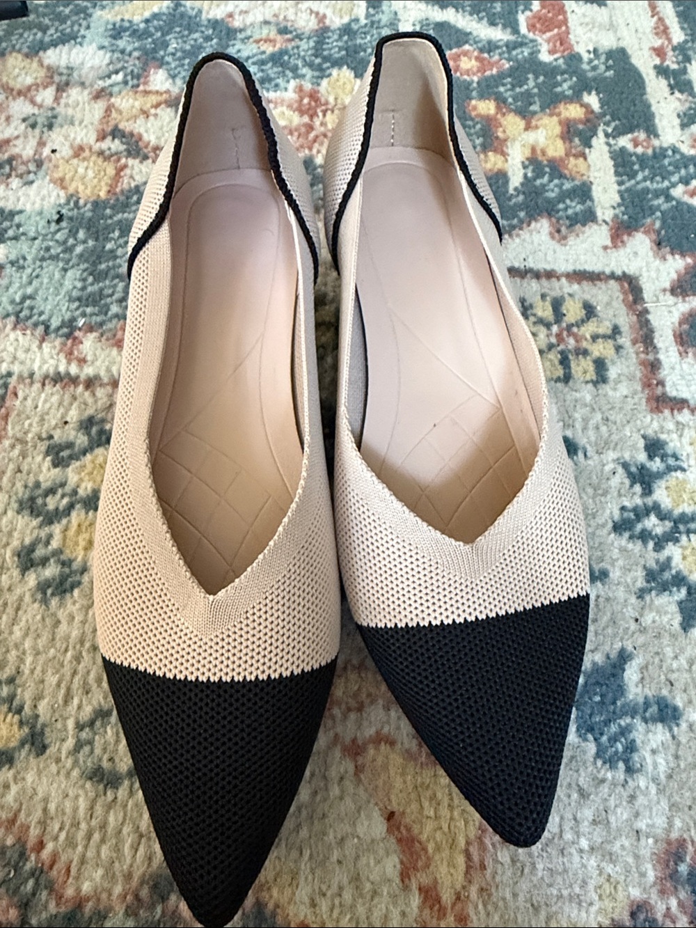 Brand New Two-Tone Pointed Low Heel knit Pumps in Black & Cream - Picture 2 of 4